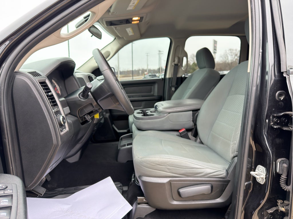 2018 RAM 1500 Express Crew Cab 4x4 5'7" Box