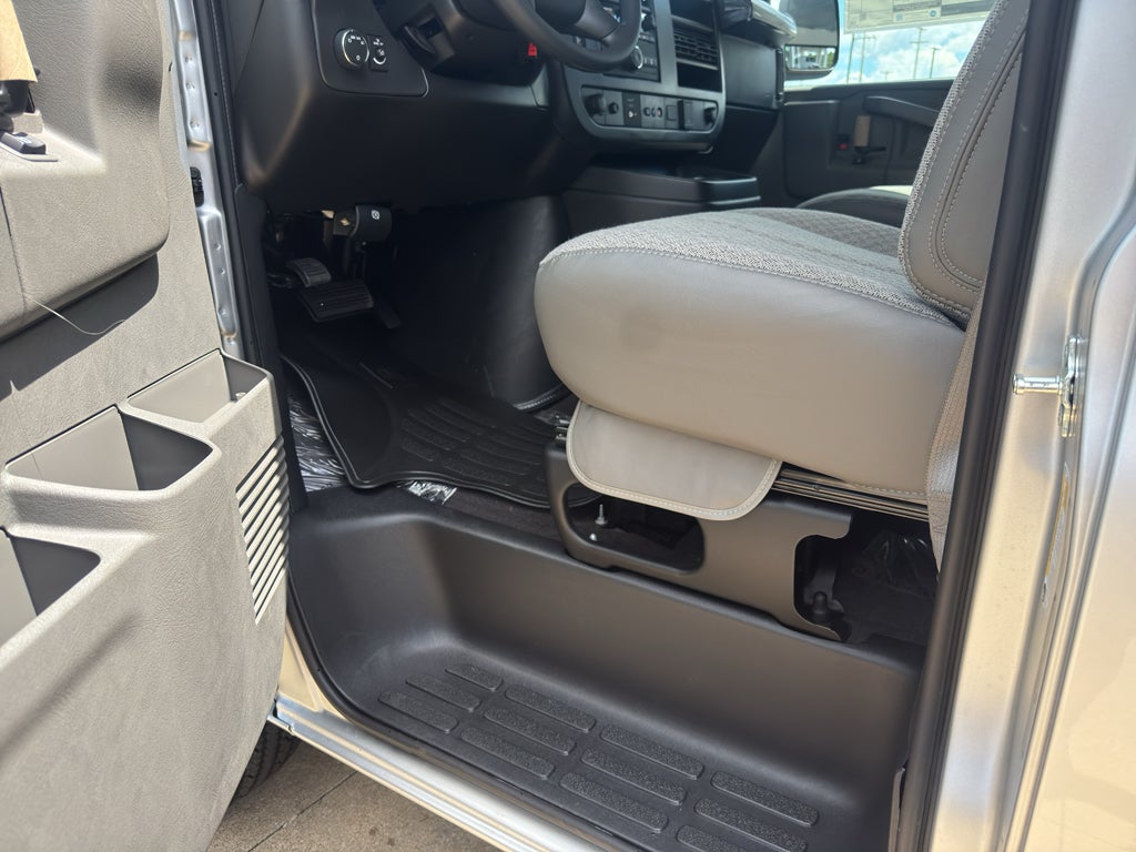 2026 GMC Savana Passenger LT