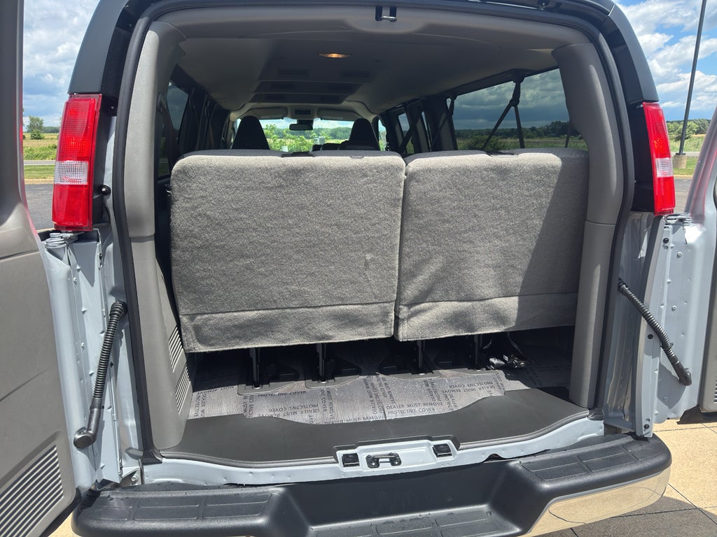 2026 GMC Savana Passenger LT