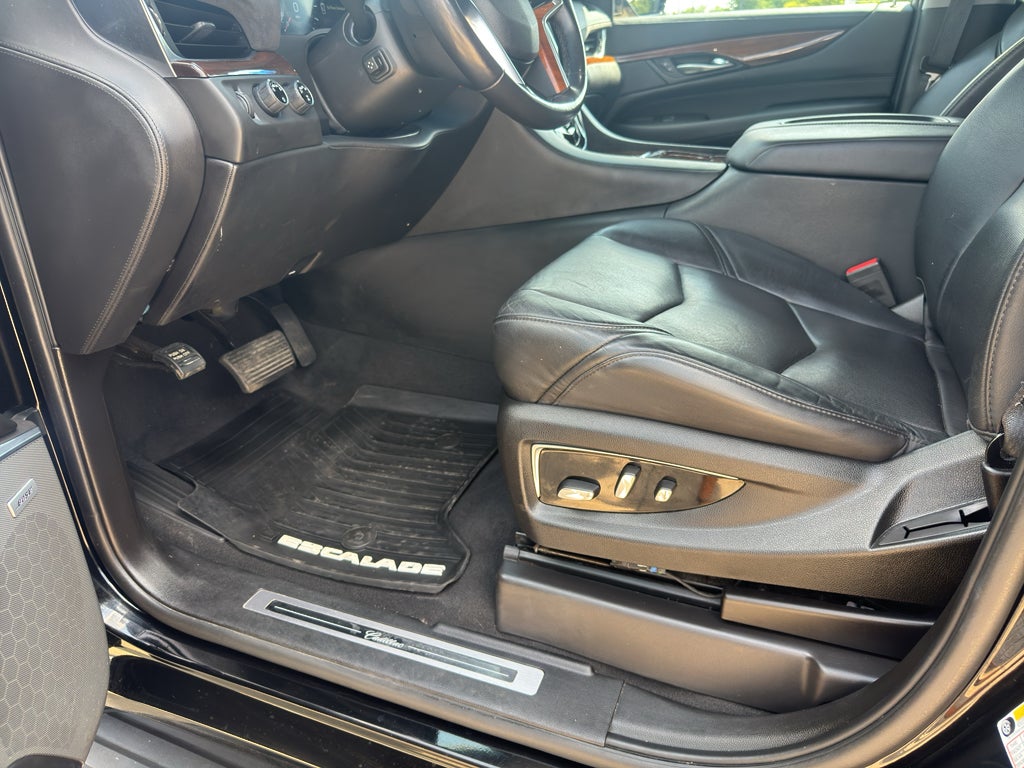 2018 Cadillac Escalade Luxury